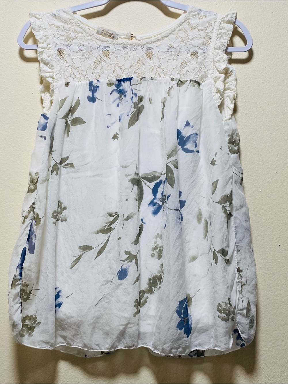 Bella mbra White Floral Sleeveless Top with Blue & Olive Print Size S